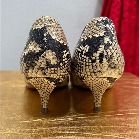 Vionic Snakeskin Patterned Heels - Picture 4 of 7